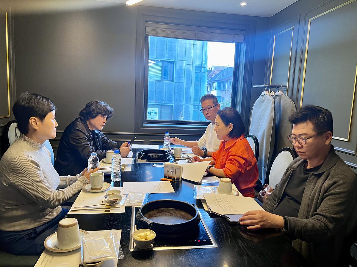 클릭하시면 슬라이드쇼 가 실행됩니다 2025년 10월 25일(토) 디총 2025년 제1차 회장후보추천소위원회 개최되었다.|(사)한국디자인단체총연합회